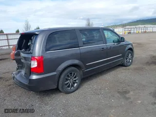 2015 Chrysler Town & Country S with VIN 2C4RC1HG4FR731468, listed as a IAAI auction lot 41902974 with 132,784 mi miles. Bid and sale history available at carsss.com. Image 4.
