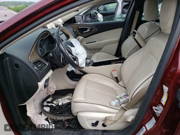 2015 Chrysler 200 C z VIN 1C3CCCEG7FN584277, wystawiony jako Copart lot #56984225 z przebiegiem 112 377 mil mil oraz Szkoda całkowita • Salvage title. Historia ofert i sprzedaży dostępna na DreamBid. Obrazek 7.