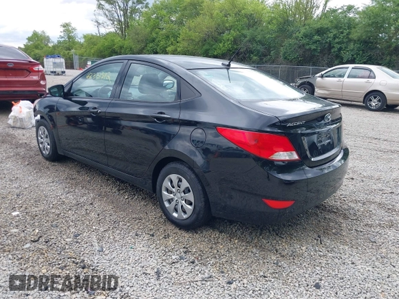 2017 Hyundai Accent SE z VIN KMHCT4AE7HU363918, wystawiony jako IAAI lot #42331712 z przebiegiem 85 123 mil mil oraz . Historia ofert i sprzedaży dostępna na DreamBid. Obrazek 3.
