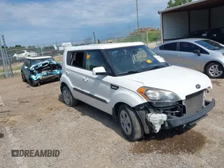 2013 Kia Soul with VIN KNDJT2A5XD7773332, listed as a IAAI auction lot 39593375 with 92,688 mi miles. Bid and sale history available at carsss.com. Image 1.