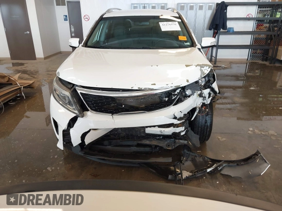 2014 Kia Sorento LX with VIN 5XYKT4A67EG433472, listed as a IAAI auction lot 41276576 with 177,014 mi miles. Bid and sale history available at carsss.com. Image 12.