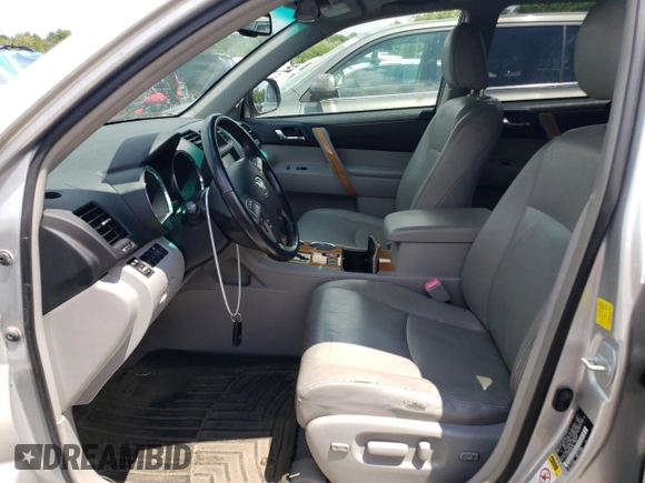 2010 Toyota Highlander Limited z VIN JTEJW3EH1A2046148, wystawiony jako Copart lot #63396155 z przebiegiem 219 476 mil mil oraz Czysty tytuł • Clean title. Historia ofert i sprzedaży dostępna na DreamBid. Obrazek 7.