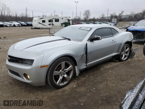 2010 Chevrolet Camaro 2LT z VIN 2G1FC1EV0A9168569, wystawiony jako Copart lot #44438265 z przebiegiem 128 999 mil mil oraz Szkoda całkowita • Salvage title. Historia ofert i sprzedaży dostępna na DreamBid. Obrazek 1.