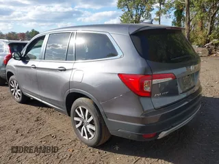 2020 Honda Pilot EX-L z VIN 5FNYF6H53LB069677, wystawiony jako IAAI lot #40581586 z przebiegiem 21 717 mil mil oraz . Historia ofert i sprzedaży dostępna na DreamBid. Obrazek 3.