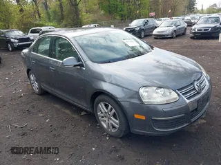 2005 Volkswagen Jetta with VIN 3VWST71K35M619475, listed as a IAAI auction lot 42178362 with 120,905 mi miles and . Bid and sale history available at DreamBid. Image 1.
