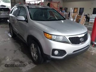 2013 Kia Sorento EX with VIN 5XYKU4A20DG313084, listed as a IAAI auction lot 41976552 with 168,397 mi miles and . Bid and sale history available at carsss.com. Image 1.