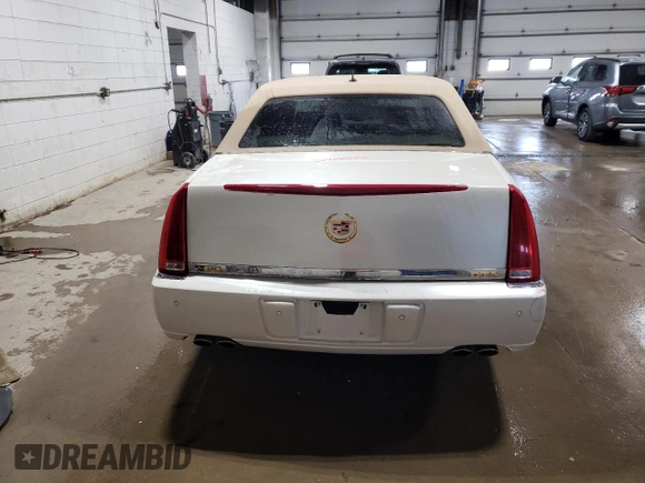 2008 Cadillac DTS 1SA z VIN 1G6KD57YX8U180665, wystawiony jako Copart lot #52109515 z przebiegiem 119 138 mil mil oraz Szkody całkowita. Historia ofert i sprzedaży dostępna na DreamBid. Obrazek 6.