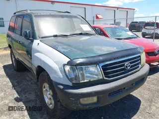 2001 Toyota Land Cruiser z VIN JTEHT05J612006883, wystawiony jako IAAI lot #42351679 z przebiegiem 177 690 mil mil oraz . Historia ofert i sprzedaży dostępna na DreamBid. Obrazek 1.