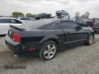 2005 Ford Mustang GT Deluxe z VIN 1ZVFT82H555212371, wystawiony jako Copart lot #55881535 z przebiegiem Nie podano mil oraz Czysty tytuł • Clean title. Historia ofert i sprzedaży dostępna na DreamBid. Obrazek 3.