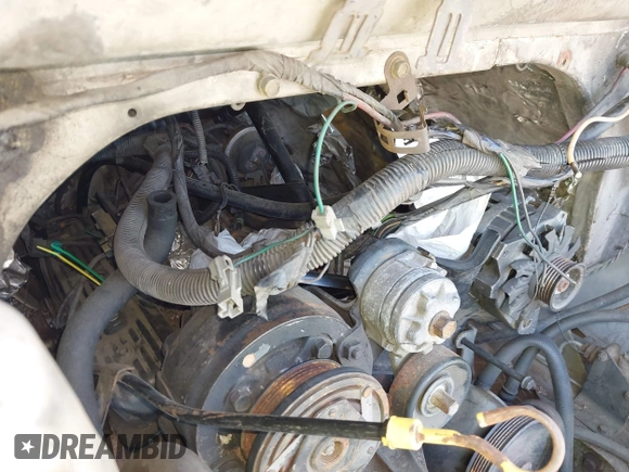 1988 Chevrolet Chevy Van z VIN 1GBEG25K8J7123095, wystawiony jako IAAI lot #42355125 z przebiegiem 92 496 mil mil oraz . Historia ofert i sprzedaży dostępna na DreamBid. Obrazek 14.