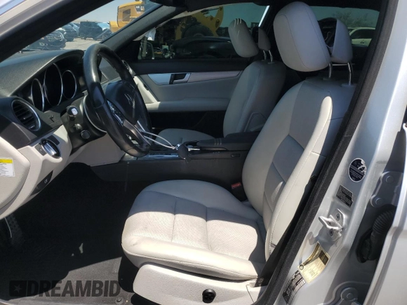2013 Mercedes-Benz C 250 Sport с VIN WDDGF4HB9DA817435, выставлен на аукционе Copart как лот 57405835 с пробегом 137 056 миль миль и Списание • Salvage title. История ставок и продаж доступна на DreamBid. Изображение 7.