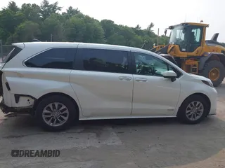 2021 Toyota Sienna XLE z VIN 5TDYSKFC5MS007183, wystawiony jako IAAI lot #41196097 z przebiegiem 49 744 mil mil oraz . Historia ofert i sprzedaży dostępna na DreamBid. Obrazek 14.