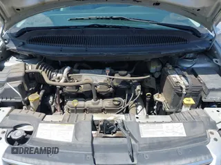 2007 Chrysler Town & Country Touring with VIN 2A8GP54L27R358317, listed as a IAAI auction lot 42492735 with 138,165 mi miles and . Bid and sale history available at DreamBid. Image 10.