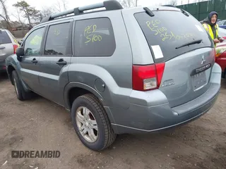 2008 Mitsubishi Endeavor LS with VIN 4A4MN21S98E041104, listed as a IAAI auction lot 41927586 with 999,999 mi miles. Bid and sale history available at carsss.com. Image 3.