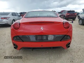 2014 Ferrari California z VIN ZFF65TJA9E0196713, wystawiony jako Copart lot #73682984 z przebiegiem Nie podano mil oraz Nie do naprawy. Historia ofert i sprzedaży dostępna na DreamBid. Obrazek 6.