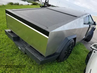 2024 Tesla Cybertruck z VIN 7G2CEHED2RA015326, wystawiony jako Copart lot #73841034 z przebiegiem Nie podano mil oraz Szkoda całkowita • Salvage title. Historia ofert i sprzedaży dostępna na DreamBid. Obrazek 3.