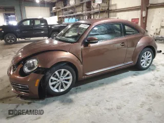 2017 Volkswagen Beetle SE z VIN 3VWJ17AT3HM609771, wystawiony jako Copart lot #57473425 z przebiegiem 37 692 mil mil oraz Szkoda całkowita • Salvage title. Historia ofert i sprzedaży dostępna na DreamBid. Obrazek 1.
