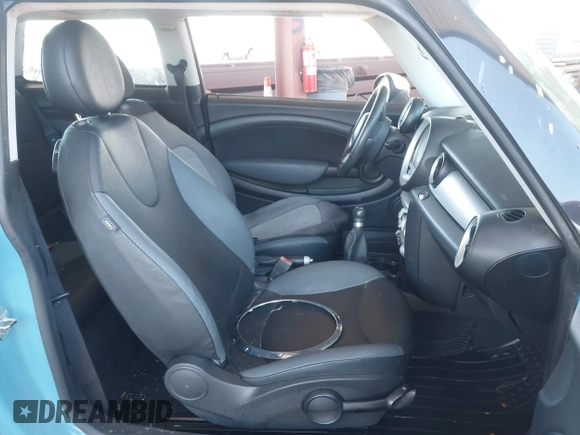 2008 MINI Hardtop with VIN WMWMF33538TU66389, listed as a IAAI auction lot 42558735 with 151,041 mi miles and . Bid and sale history available at DreamBid. Image 5.