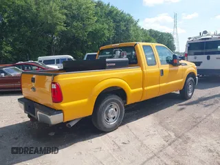 2015 Ford F-250 XLT z VIN 1FT7X2A68FEB98170, wystawiony jako IAAI lot #42524870 z przebiegiem 178 474 mil mil oraz . Historia ofert i sprzedaży dostępna na DreamBid. Obrazek 4.