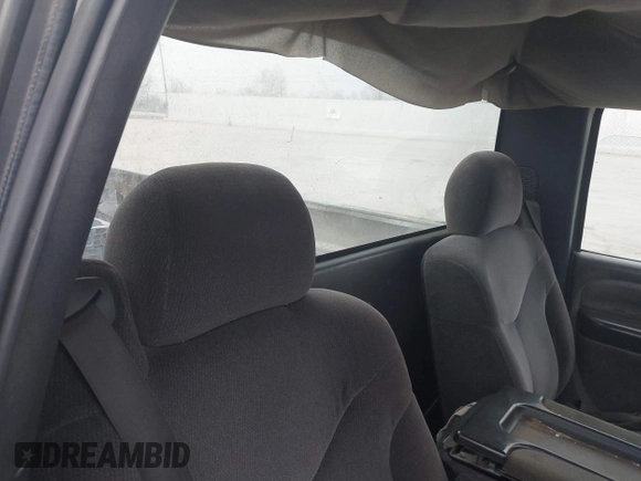 2000 GMC Sierra 1500 SL with VIN 1GTEC14VXYE393447, listed as a IAAI auction lot 41794897 with 256,993 mi miles and . Bid and sale history available at DreamBid. Image 8.