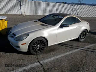 2007 Mercedes-Benz SLK-Class 3.0L with VIN WDBWK54F67F152564, listed as a Copart auction lot 41885365 with 136,566 mi miles and Salvage Title. Bid and sale history available at carsss.com. Image 1.