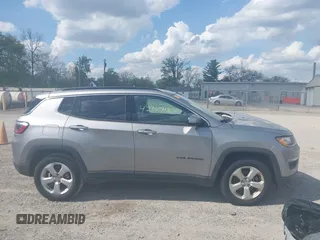 2019 Jeep Compass Altitude z VIN 3C4NJCBB7KT742453, wystawiony jako IAAI lot #42107184 z przebiegiem 97 683 mil mil oraz . Historia ofert i sprzedaży dostępna na DreamBid. Obrazek 14.