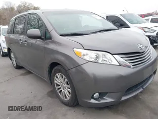 2015 Toyota Sienna XLE with VIN 5TDYK3DC6FS672329, listed as a IAAI auction lot 41908974 with 117,950 mi miles. Bid and sale history available at carsss.com. Image 1.