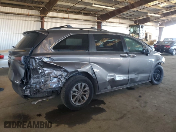 2022 Toyota Sienna XLE with VIN 5TDJRKEC2NS099174, listed as a Copart auction lot 46711375 with 60,870 mi miles and Salvage Title. Bid and sale history available at carsss.com. Image 3.