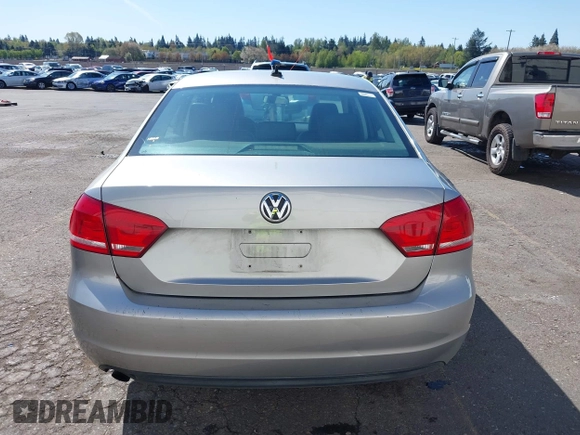 2014 Volkswagen Passat Wolfsburg Edition z VIN 1VWAT7A38EC075514, wystawiony jako IAAI lot #42032834 z przebiegiem 141 015 mil mil oraz . Historia ofert i sprzedaży dostępna na DreamBid. Obrazek 16.