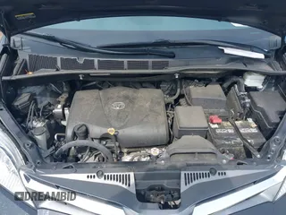 2020 Toyota Sienna XLE Auto Access Seat z VIN 5TDYZ3DCXLS074980, wystawiony jako IAAI lot #39735841 z przebiegiem 43 864 mil mil oraz . Historia ofert i sprzedaży dostępna na DreamBid. Obrazek 10.