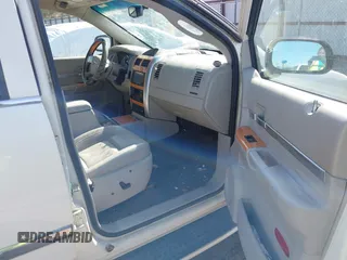 2008 Chrysler Aspen Limited z VIN 1A8HX582X8F150801, wystawiony jako IAAI lot #41995303 z przebiegiem 272 950 mil mil oraz . Historia ofert i sprzedaży dostępna na DreamBid. Obrazek 5.