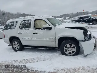 2008 GMC Yukon Denali z VIN 1GKFK63898J201334, wystawiony jako IAAI lot #41528354 z przebiegiem Nie podano mil oraz . Historia ofert i sprzedaży dostępna na DreamBid. Obrazek 12.
