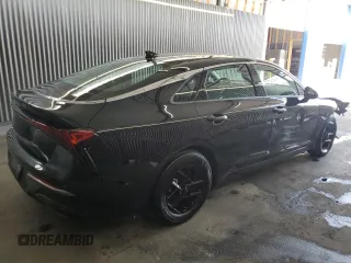 2025 Kia K5 LXS z VIN KNAG24J72S5301593, wystawiony jako Copart lot #58934805 z przebiegiem 19 649 mil mil oraz Czysty tytuł • Clean title. Historia ofert i sprzedaży dostępna na DreamBid. Obrazek 3.