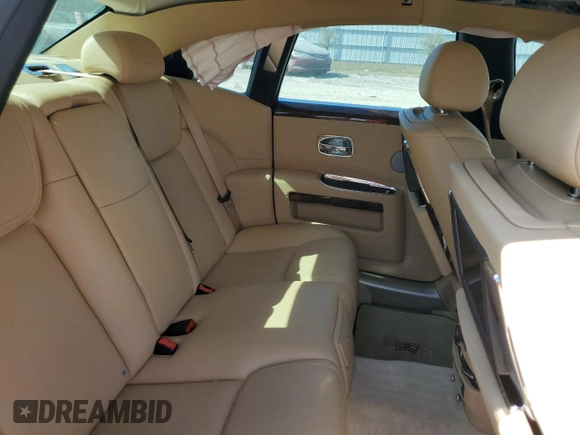 2015 Rolls-Royce Ghost z VIN SCA664S53FUX53197, wystawiony jako Copart lot #72152444 z przebiegiem 39 280 mil mil oraz Szkody całkowita. Historia ofert i sprzedaży dostępna na DreamBid. Obrazek 10.