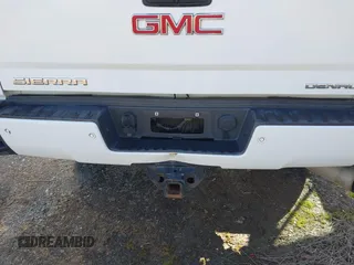 2015 GMC Sierra 2500HD Denali z VIN 1GT120E85FF641373, wystawiony jako IAAI lot #41791280 z przebiegiem 281 137 mil mil oraz . Historia ofert i sprzedaży dostępna na DreamBid. Obrazek 19.