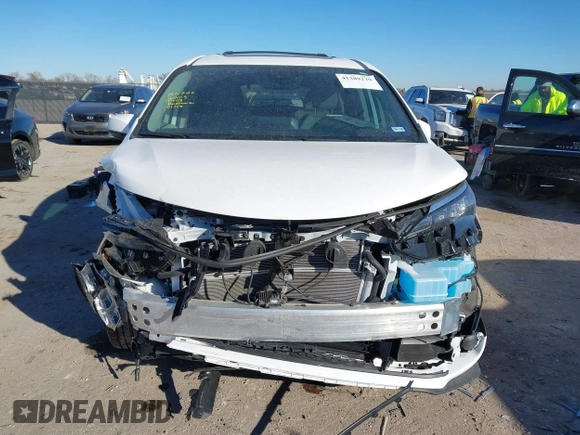2024 Toyota Sienna LE with VIN 5TDBRKEC0RS217006, listed as a IAAI auction lot 41389239 with 23,983 mi miles. Bid and sale history available at carsss.com. Image 6.