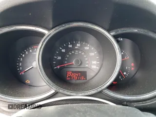 2013 Kia Sorento LX с VIN 5XYKT4A28DG421648, выставлен на аукционе Copart как лот 55887275 с пробегом 173 113 миль миль и Списание • Salvage title. История ставок и продаж доступна на DreamBid. Изображение 9.