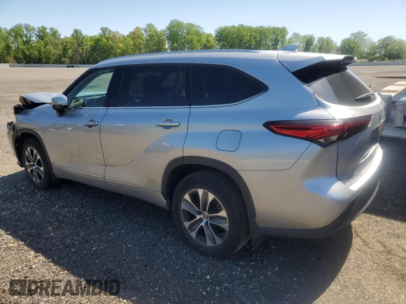 2021 Toyota Highlander XLE with VIN 5TDGZRBH3MS074401, listed as a Copart auction lot 54539505 with 49,325 mi miles and Salvage title. Bid and sale history available at DreamBid. Image 2.