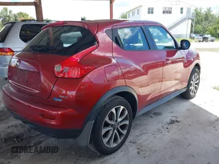 2013 Nissan Juke SL z VIN JN8AF5MV8DT221618, wystawiony jako IAAI lot #42535673 z przebiegiem 133 490 mil mil oraz . Historia ofert i sprzedaży dostępna na DreamBid. Obrazek 4.