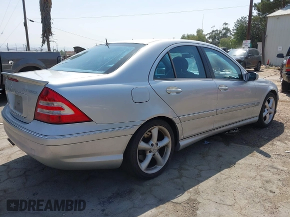 2005 Mercedes-Benz C 230 Kompressor с VIN WDBRF40J15A782461, выставлен на аукционе IAAI как лот 42119047 с пробегом Не указан миль и . История ставок и продаж доступна на DreamBid. Изображение 4.