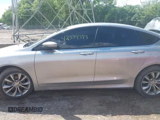 2015 Chrysler 200 S с VIN 1C3CCCBB5FN696911, выставлен на аукционе IAAI как лот 42394373 с пробегом 142 101 миль миль и . История ставок и продаж доступна на DreamBid. Изображение 14.