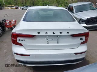 2024 Volvo S60 Plus Black Edition z VIN 7JRH60FH8RG290119, wystawiony jako IAAI lot #42177138 z przebiegiem 34 233 mil mil oraz . Historia ofert i sprzedaży dostępna na DreamBid. Obrazek 16.