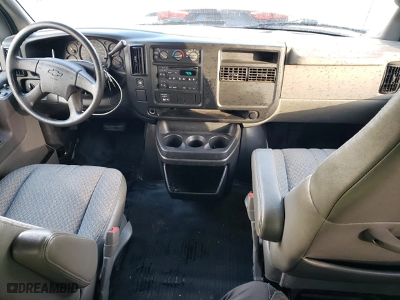 2005 Chevrolet Express Passenger with VIN 1GAHG35U551121466, listed as a Copart auction lot 80658034 with 84,598 mi miles and Salvage Title. Bid and sale history available at carsss.com. Image 8.