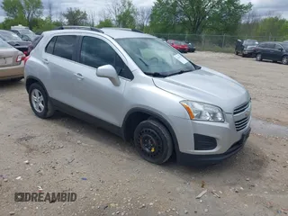 2016 Chevrolet Trax LT z VIN 3GNCJLSB2GL186316, wystawiony jako IAAI lot #42314928 z przebiegiem 133 507 mil mil oraz . Historia ofert i sprzedaży dostępna na DreamBid. Obrazek 1.