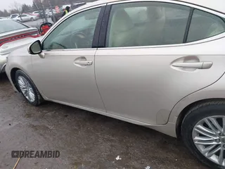 2013 Lexus ES 250 с VIN JTHBK1GG8D2022588, выставлен на аукционе IAAI как лот 41449426 с пробегом 62 232 миль миль и . История ставок и продаж доступна на DreamBid. Изображение 14.
