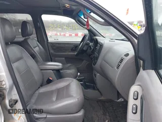2002 Ford Escape XLT Choice with VIN 1FMYU04192KA82503, listed as a IAAI auction lot 41521335 with 128,349 mi miles. Bid and sale history available at carsss.com. Image 5.