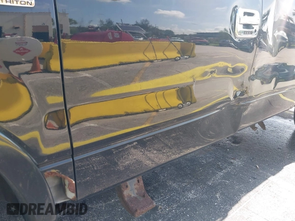2008 Ford F-150 XLT z VIN 1FTPW14V28FB87601, wystawiony jako IAAI lot #42672726 z przebiegiem 220 203 mil mil oraz . Historia ofert i sprzedaży dostępna na DreamBid. Obrazek 17.