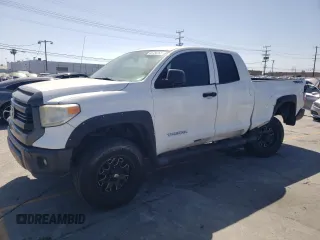 2014 Toyota Tundra SR z VIN 5TFUM5F10EX056473, wystawiony jako Copart lot #56758265 z przebiegiem 129 656 mil mil oraz Szkoda całkowita • Salvage title. Historia ofert i sprzedaży dostępna na DreamBid. Obrazek 1.