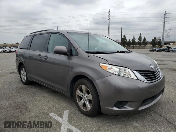 2012 Toyota Sienna LE AAS с VIN 5TDKK3DC8CS241590, выставлен на аукционе Copart как лот 53308815 с пробегом 141 292 миль миль и Списание • Salvage title. История ставок и продаж доступна на DreamBid. Изображение 4.