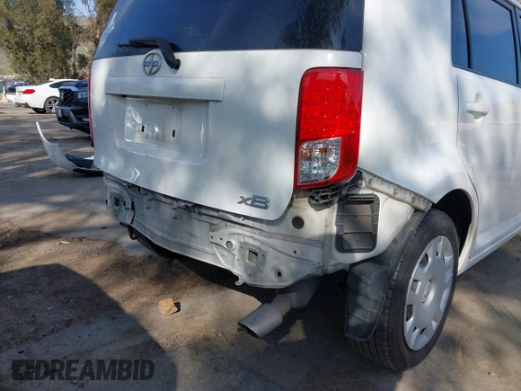 2015 Scion xB with VIN JTLZE4FE3FJ080193, listed as a IAAI auction lot 41976842 with 164,988 mi miles. Bid and sale history available at carsss.com. Image 6.